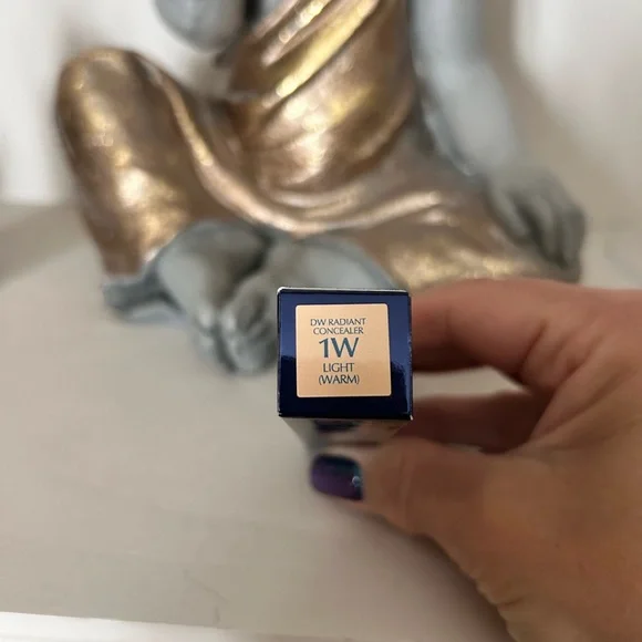 Estée Lauder new concealer, warm light color - Picture 2 of 4